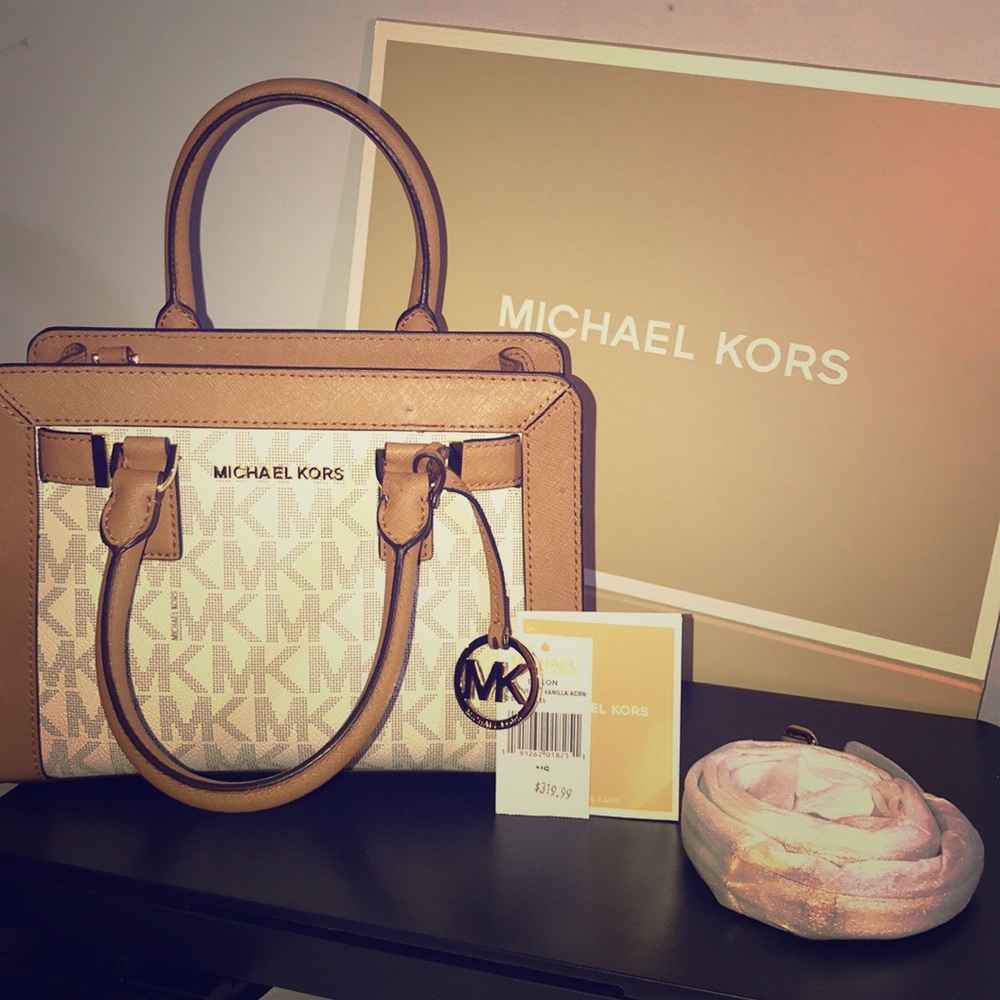 ⬇️SOLD⬇️Michael Kors Dillon SM satchel/ crossbody